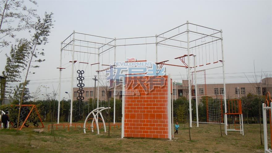 建培承建的拓展器械訓(xùn)練基地