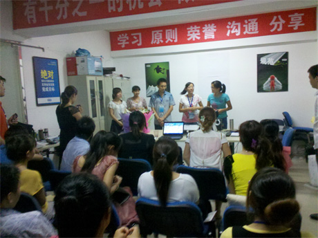 2012前進(jìn)者屆《有效溝通》演講大賽現(xiàn)場(chǎng)