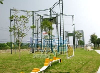 拓展者拓展設(shè)備豐富公司基地建設(shè)
